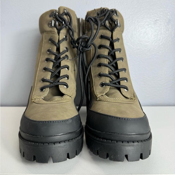 Falls creek Stylish Women's Black and Tan Boots size 10 - Picture 2 of 7